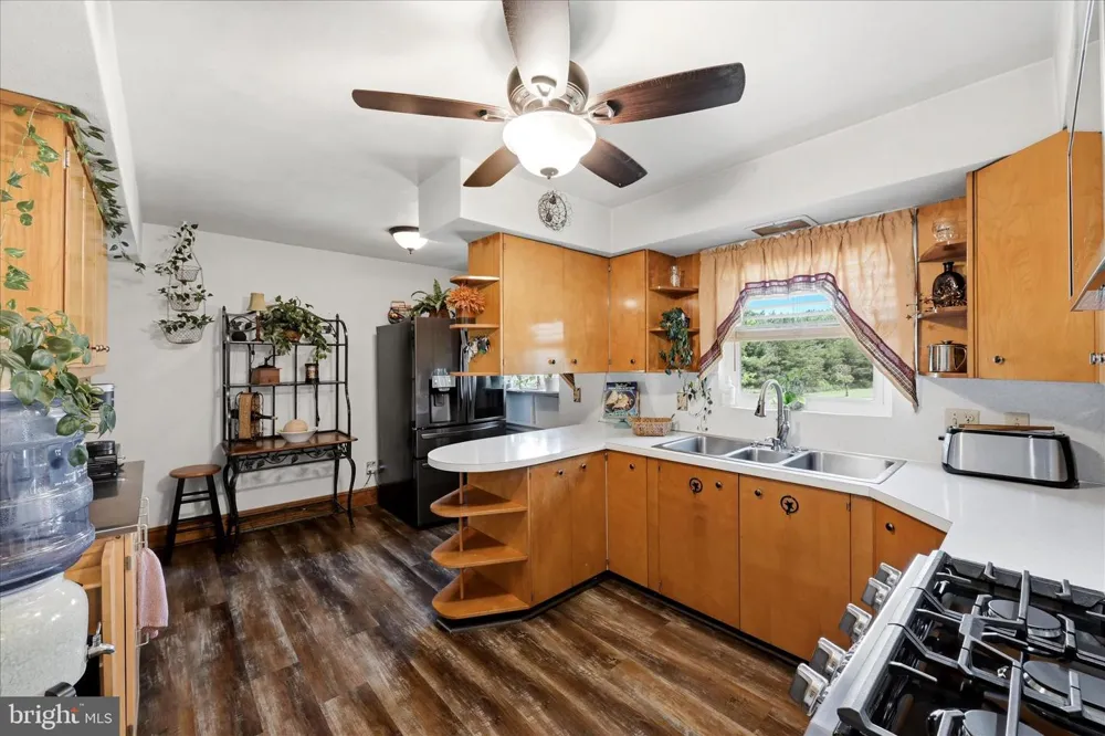 9581 VALLEY ROAD Berkeley Springs, WV 25411