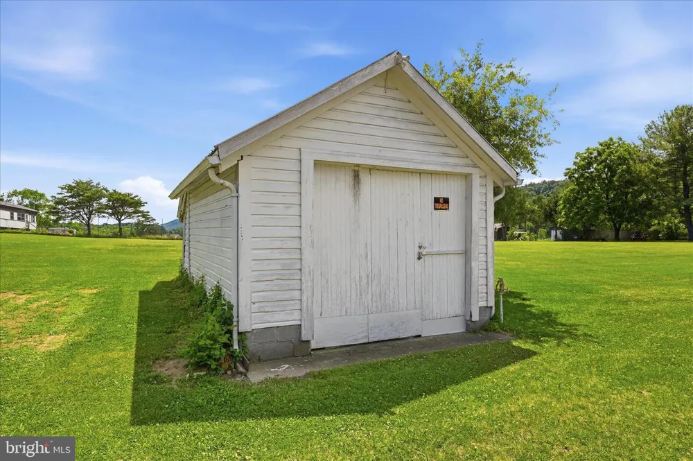 9581 VALLEY ROAD Berkeley Springs, WV 25411