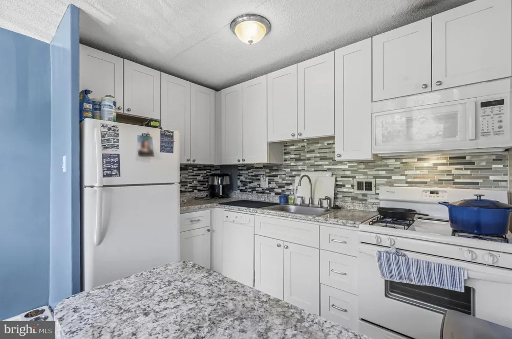 526 PLAYA DEL SOL Cherry Hill, NJ 08002