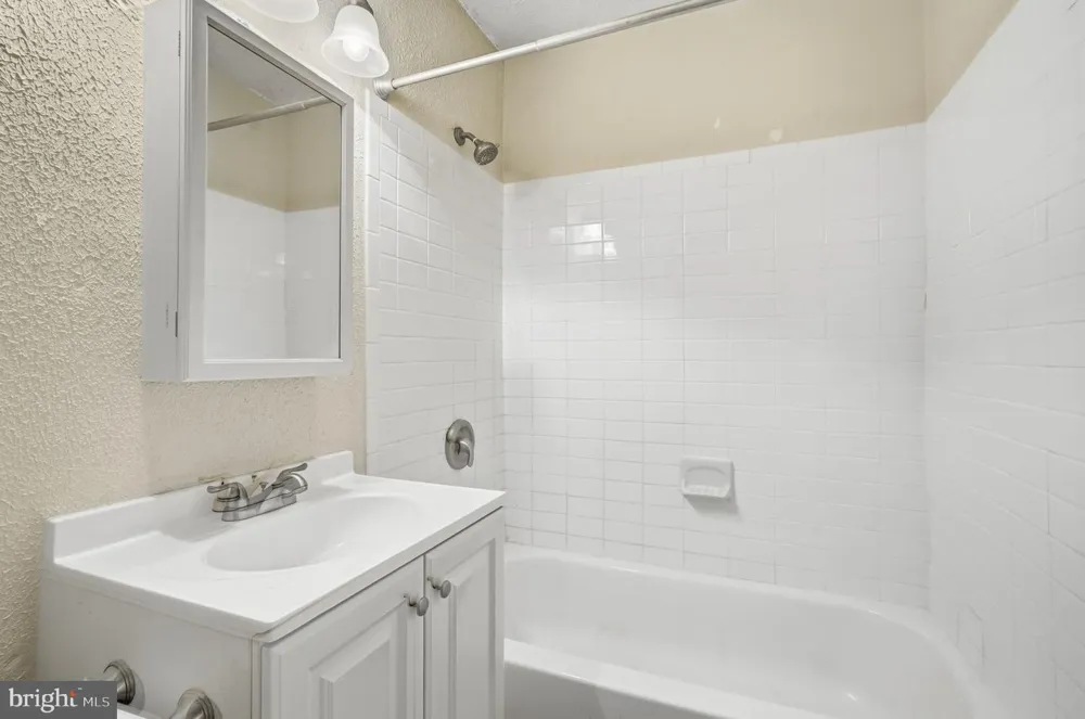 526 PLAYA DEL SOL Cherry Hill, NJ 08002