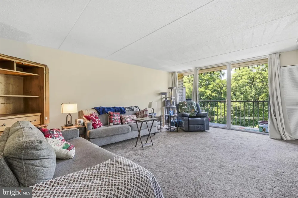 526 PLAYA DEL SOL Cherry Hill, NJ 08002