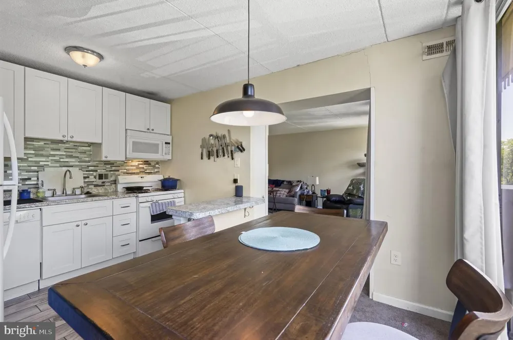 526 PLAYA DEL SOL Cherry Hill, NJ 08002