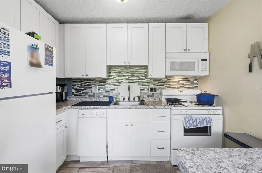 526 PLAYA DEL SOL Cherry Hill, NJ 08002