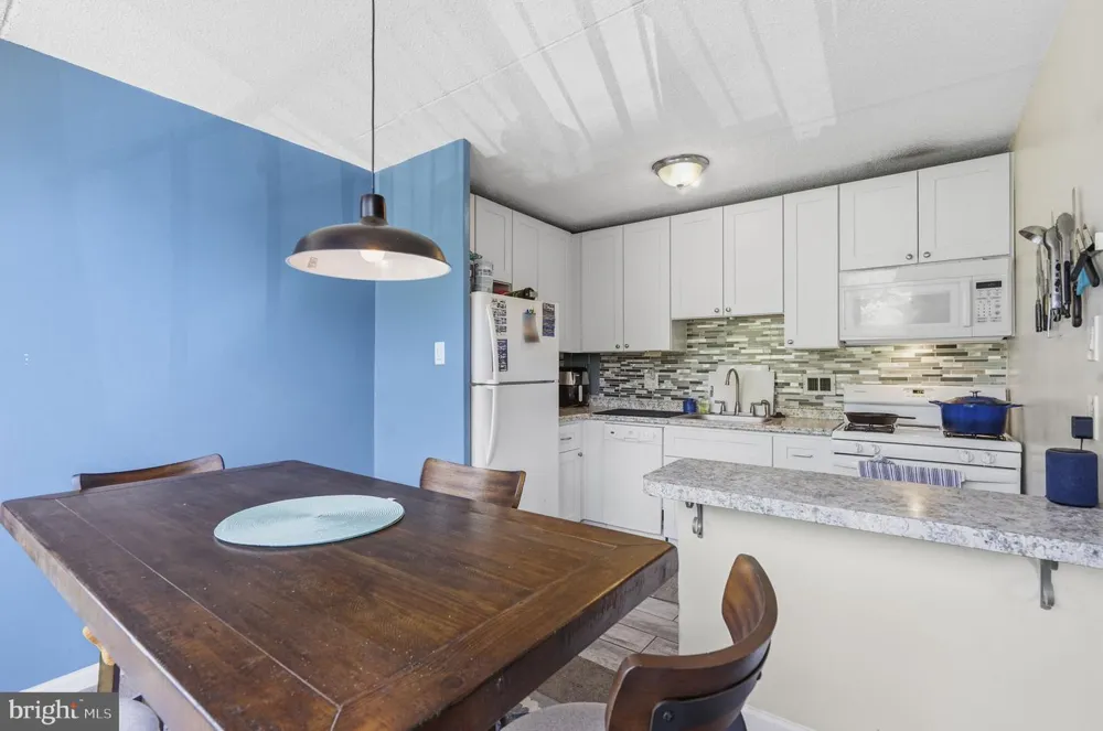 526 PLAYA DEL SOL Cherry Hill, NJ 08002