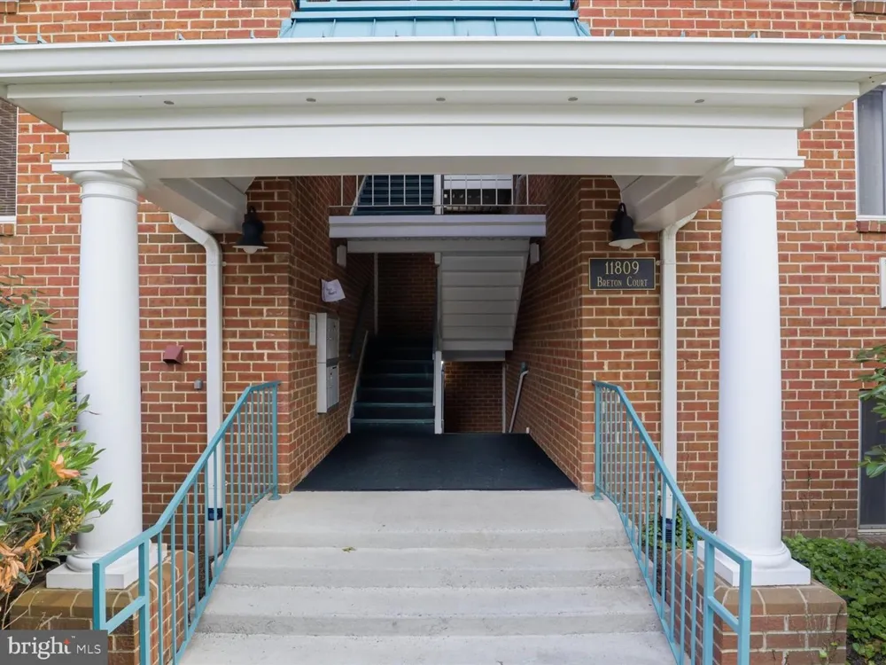 11809 BRETON COURT #2B Reston, VA 20191