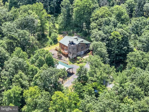 121 RAVINE LN