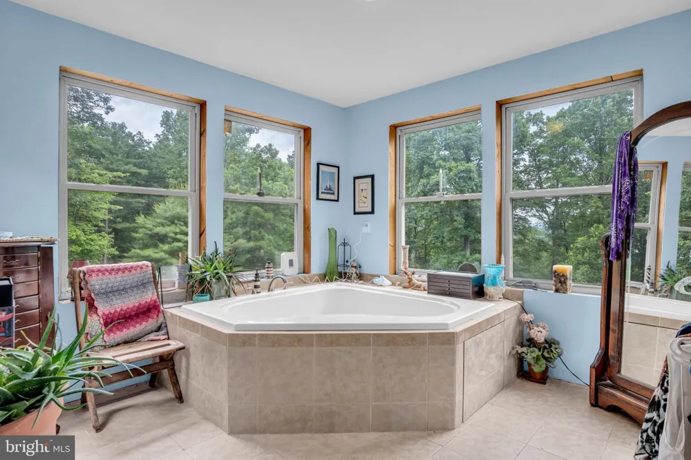 121 RAVINE LN Newport, PA 17074