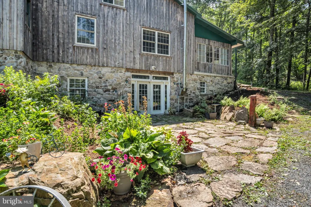 121 RAVINE LN Newport, PA 17074