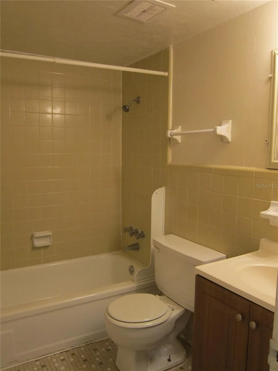 300 NW 20TH AVENUE #6 Gainesville, FL 32609