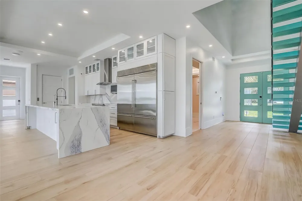 9940 LONE TREE LANE Orlando, FL 32836