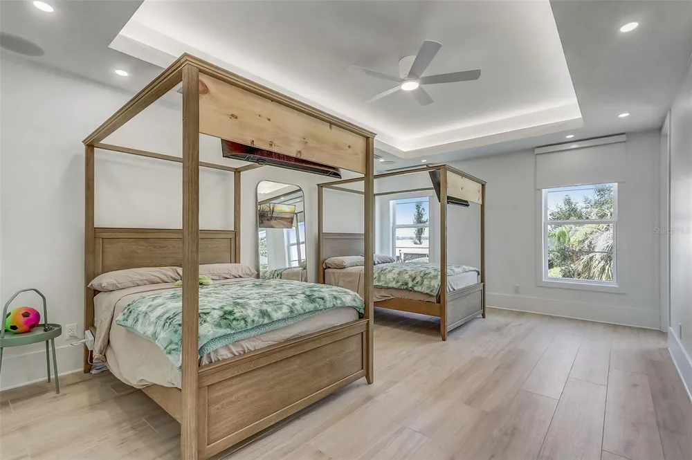 9940 LONE TREE LANE Orlando, FL 32836