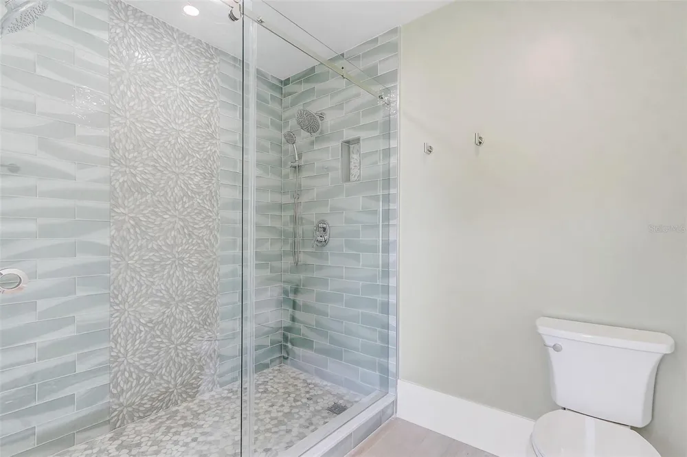 9940 LONE TREE LANE Orlando, FL 32836