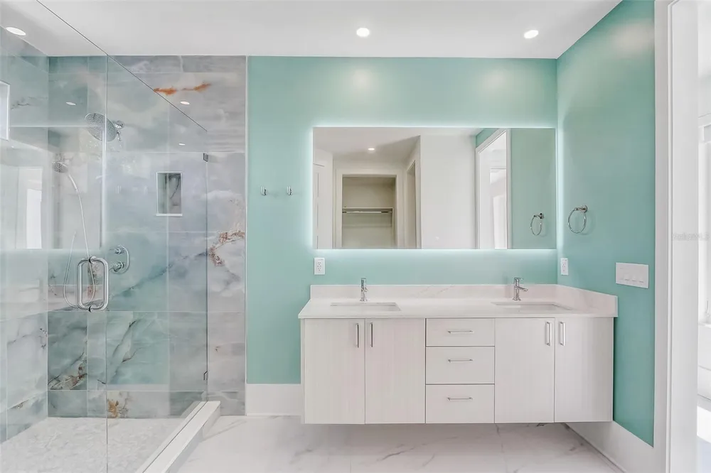9940 LONE TREE LANE Orlando, FL 32836