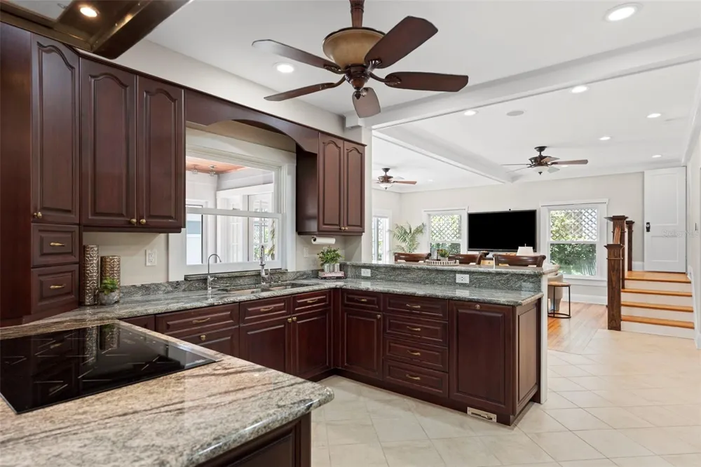 703 S EDISON AVENUE Tampa, FL 33606