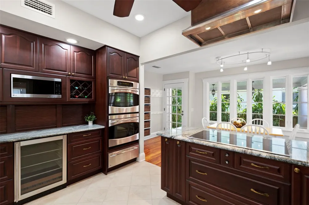 703 S EDISON AVENUE Tampa, FL 33606