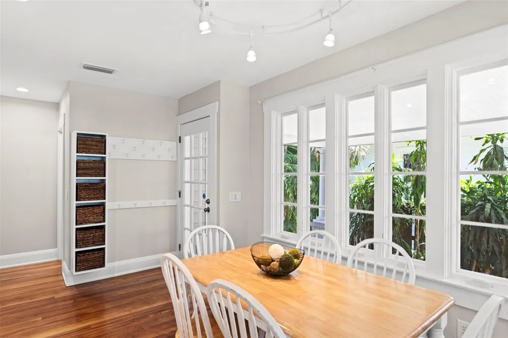 703 S EDISON AVENUE Tampa, FL 33606