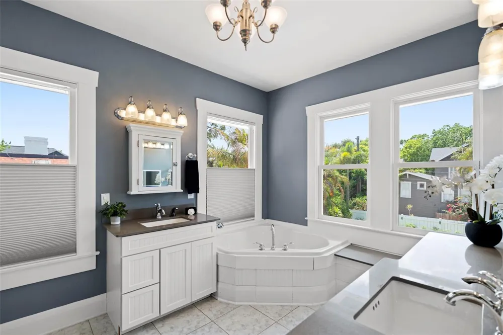 703 S EDISON AVENUE Tampa, FL 33606