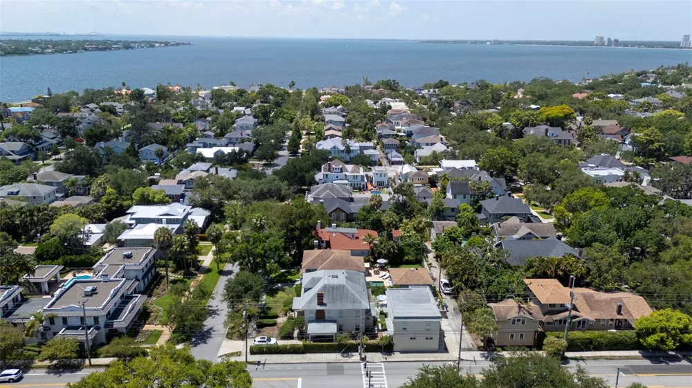 703 S EDISON AVENUE Tampa, FL 33606