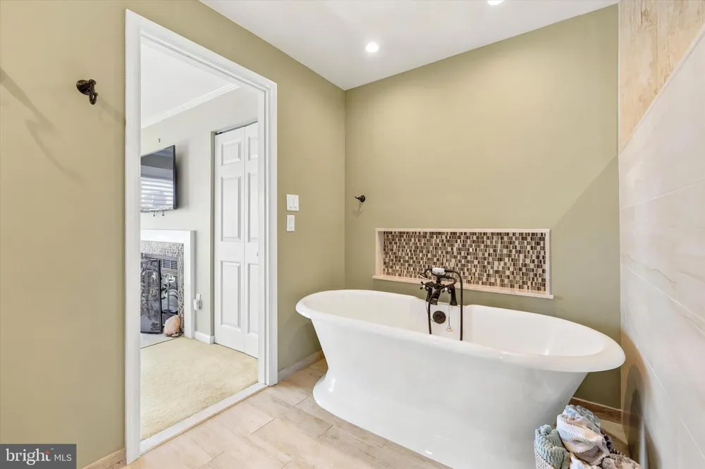 710 HARBOUR COVE Somers Point, NJ 08244