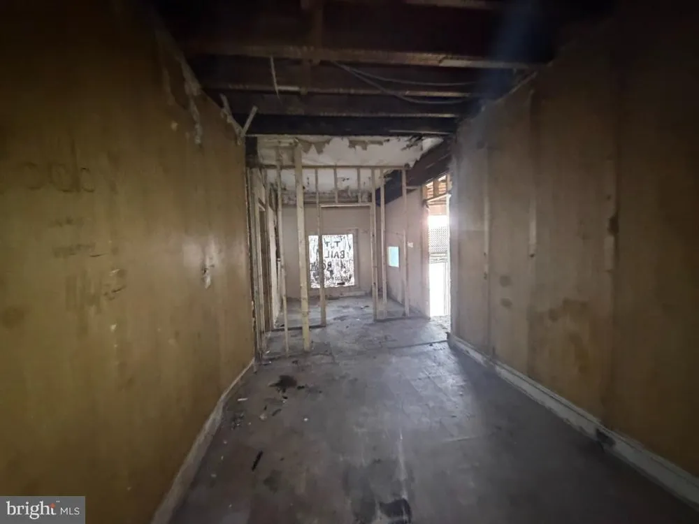 2529 E MONUMENT STREET Baltimore, MD 21205