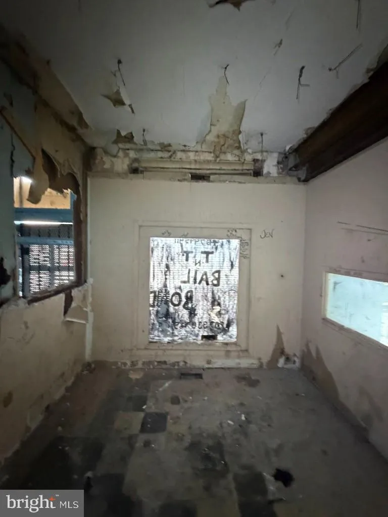 2529 E MONUMENT STREET Baltimore, MD 21205