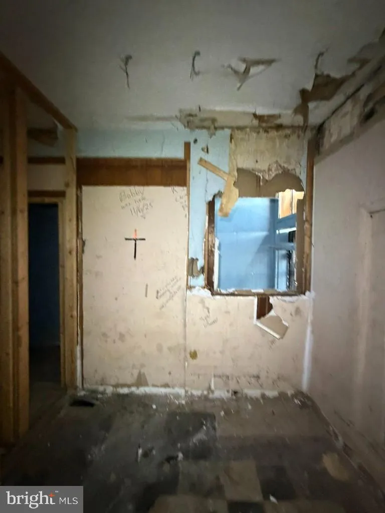 2529 E MONUMENT STREET Baltimore, MD 21205