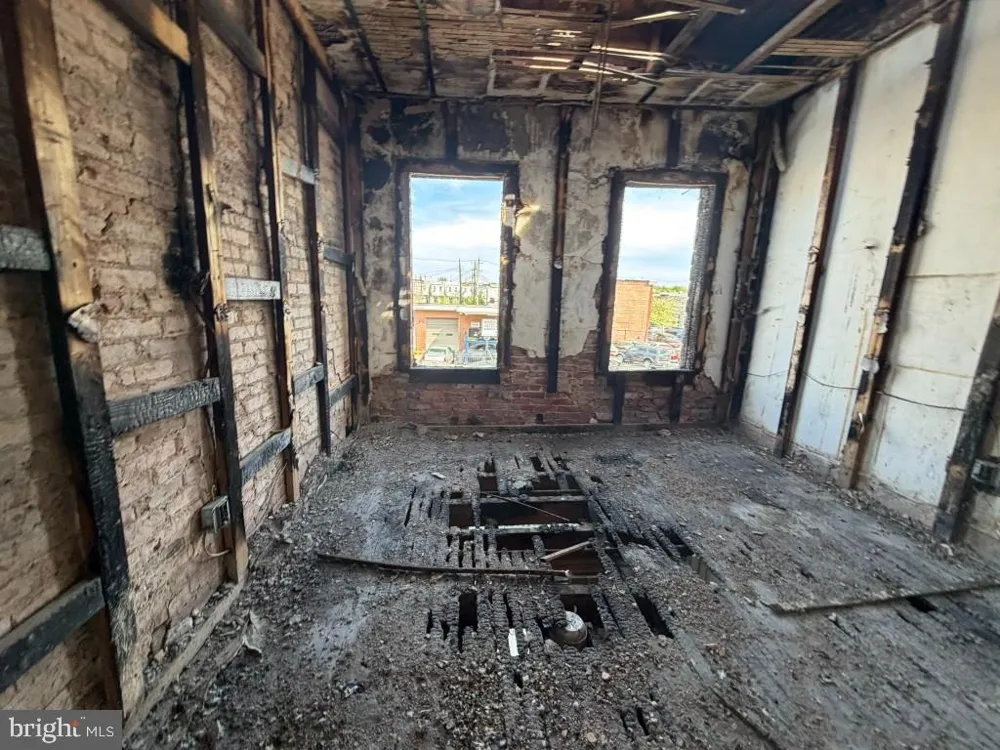 2529 E MONUMENT STREET Baltimore, MD 21205