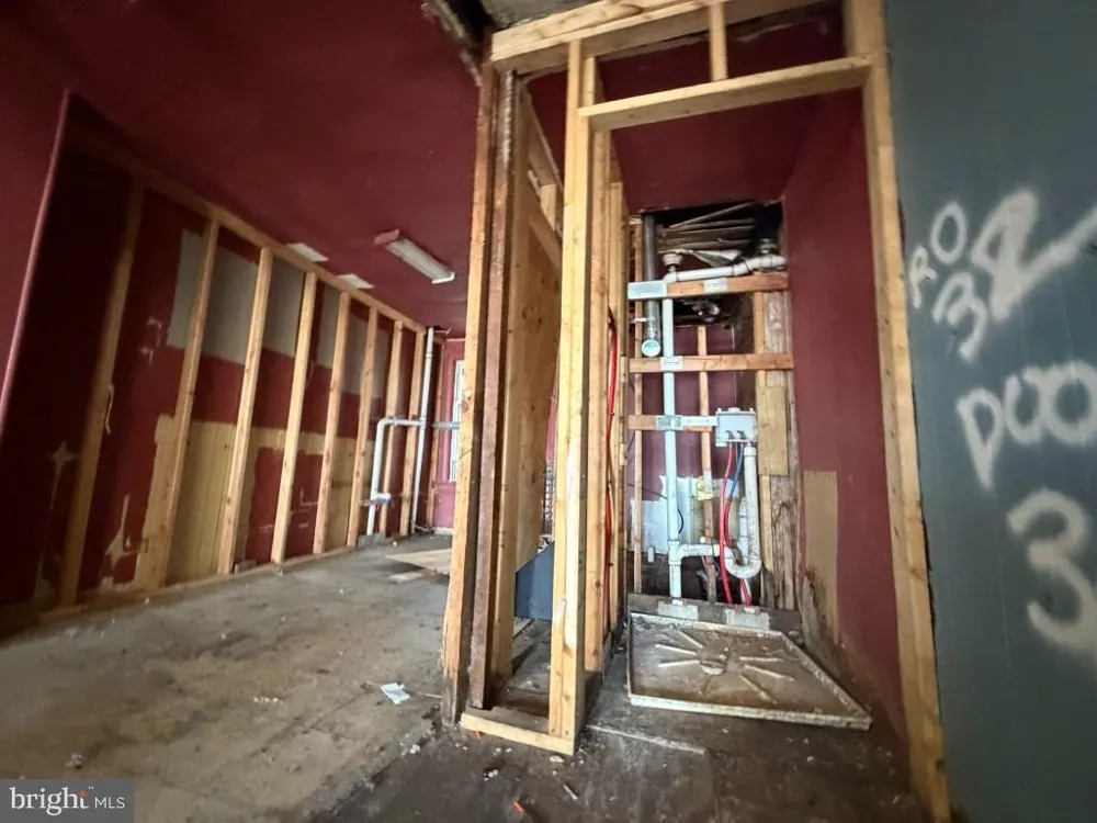 2529 E MONUMENT STREET Baltimore, MD 21205