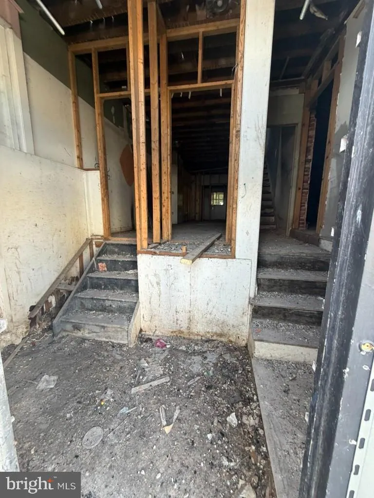 2529 E MONUMENT STREET Baltimore, MD 21205