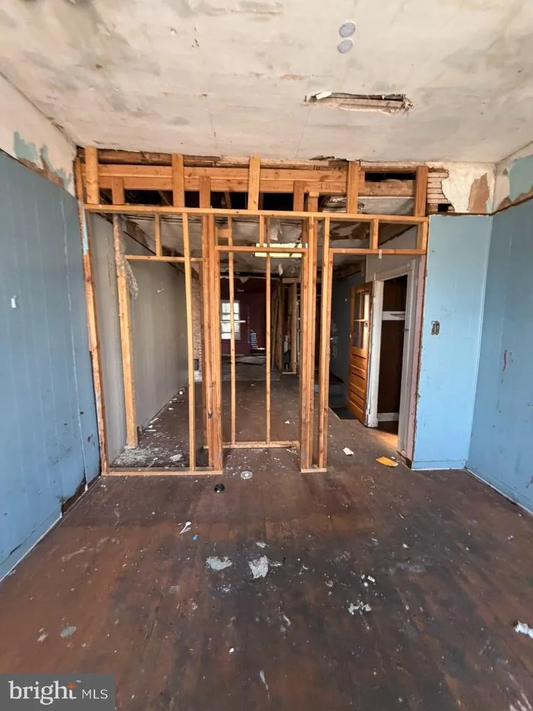 2529 E MONUMENT STREET Baltimore, MD 21205