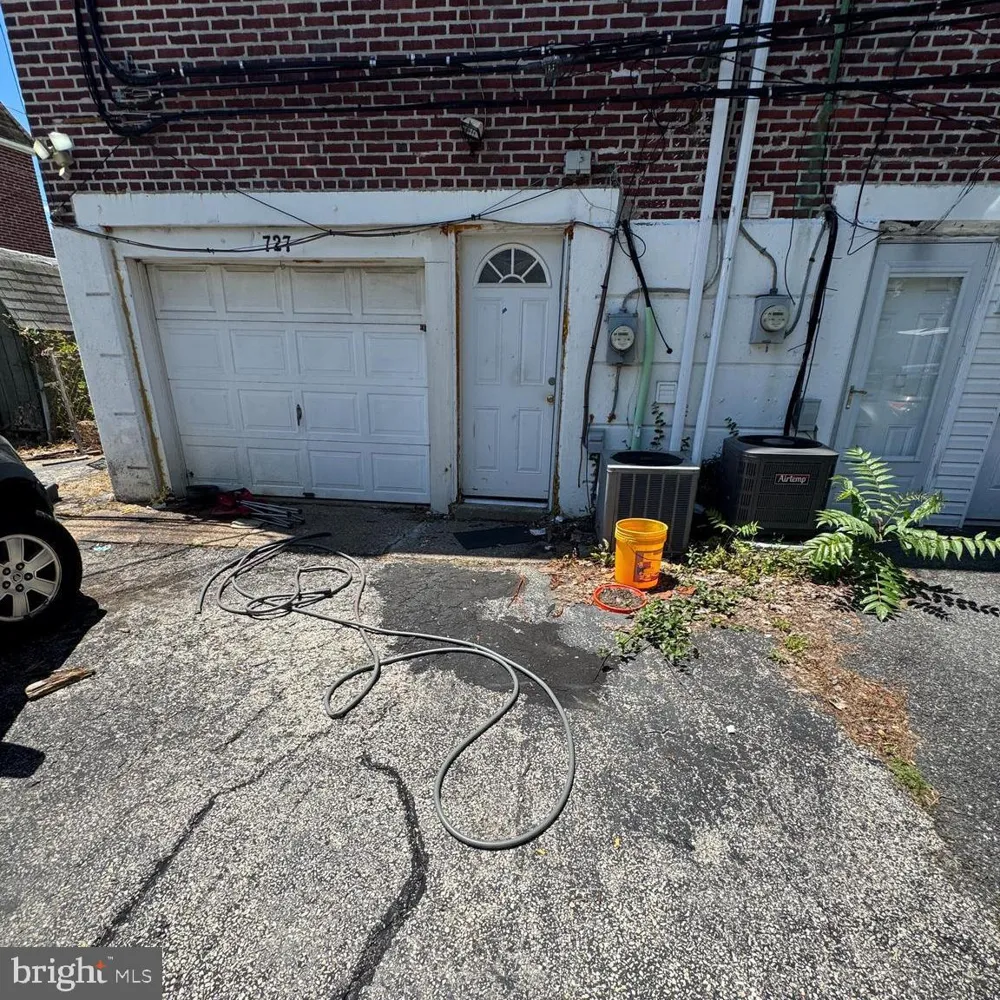 727 GRANT ROAD Folcroft, PA 19032