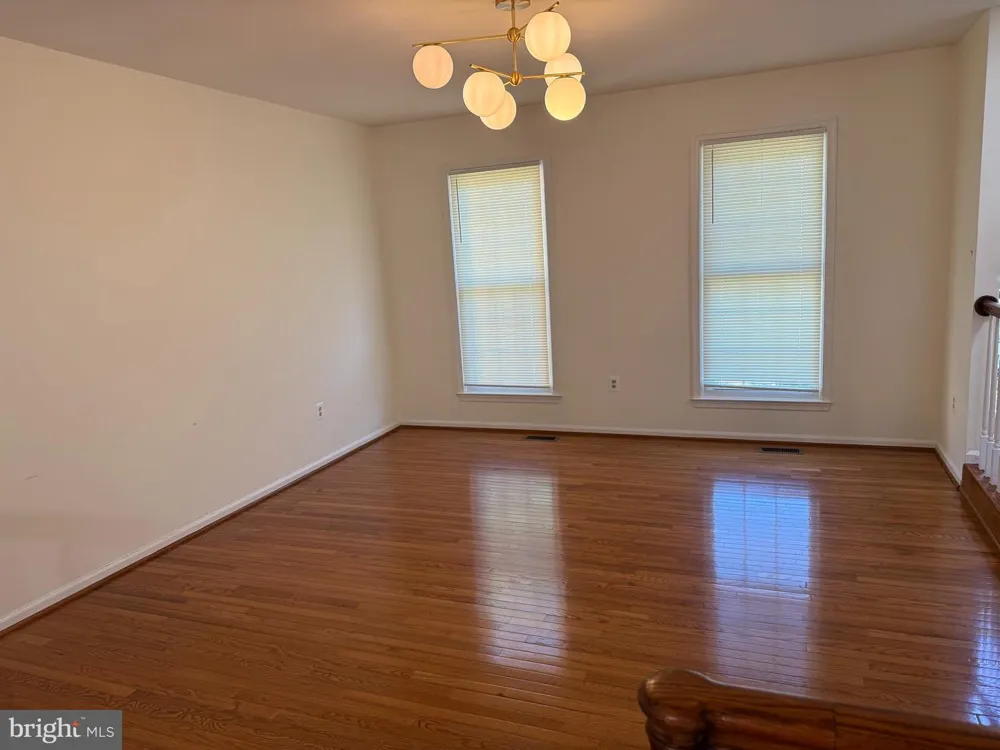 4637 LUXBERRY DRIVE Fairfax, VA 22032