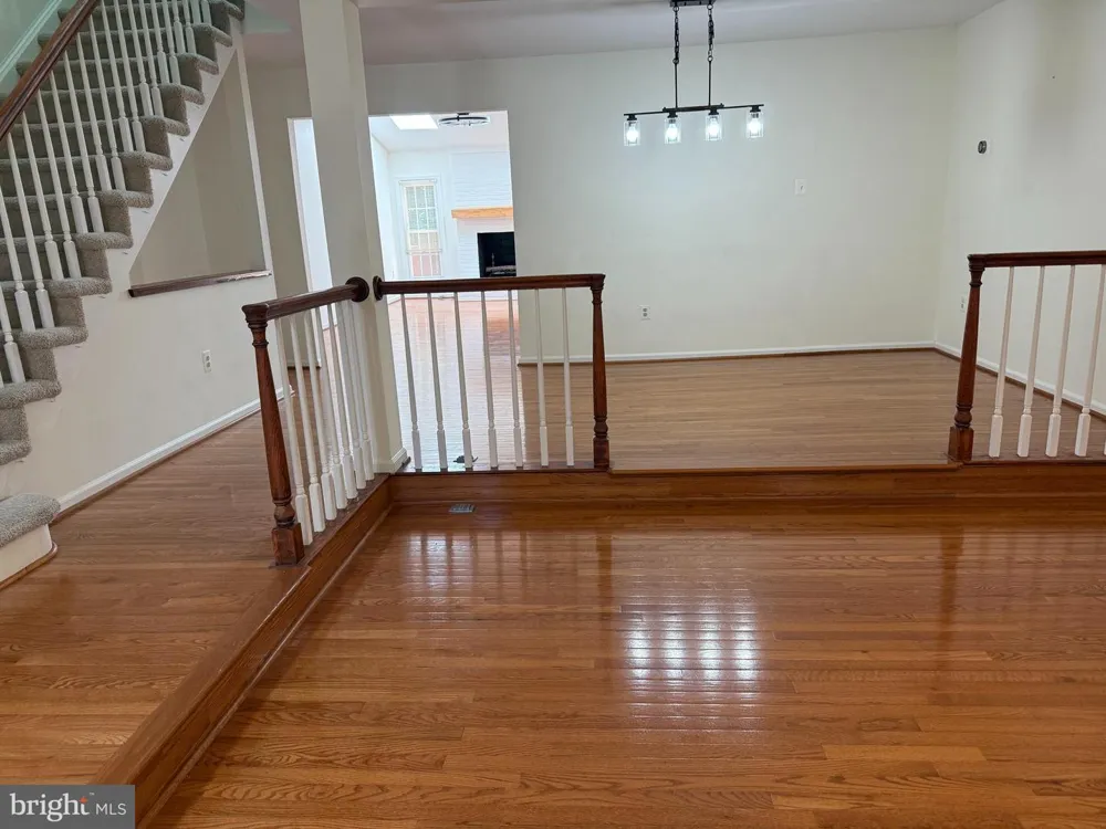 4637 LUXBERRY DRIVE Fairfax, VA 22032
