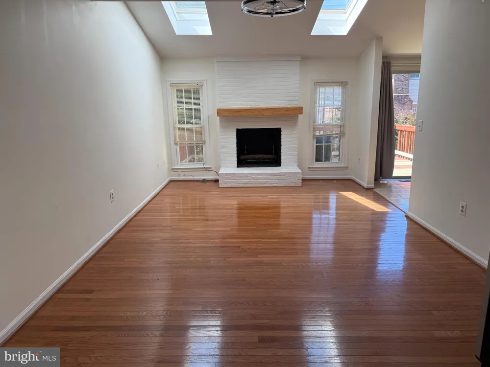 4637 LUXBERRY DRIVE Fairfax, VA 22032