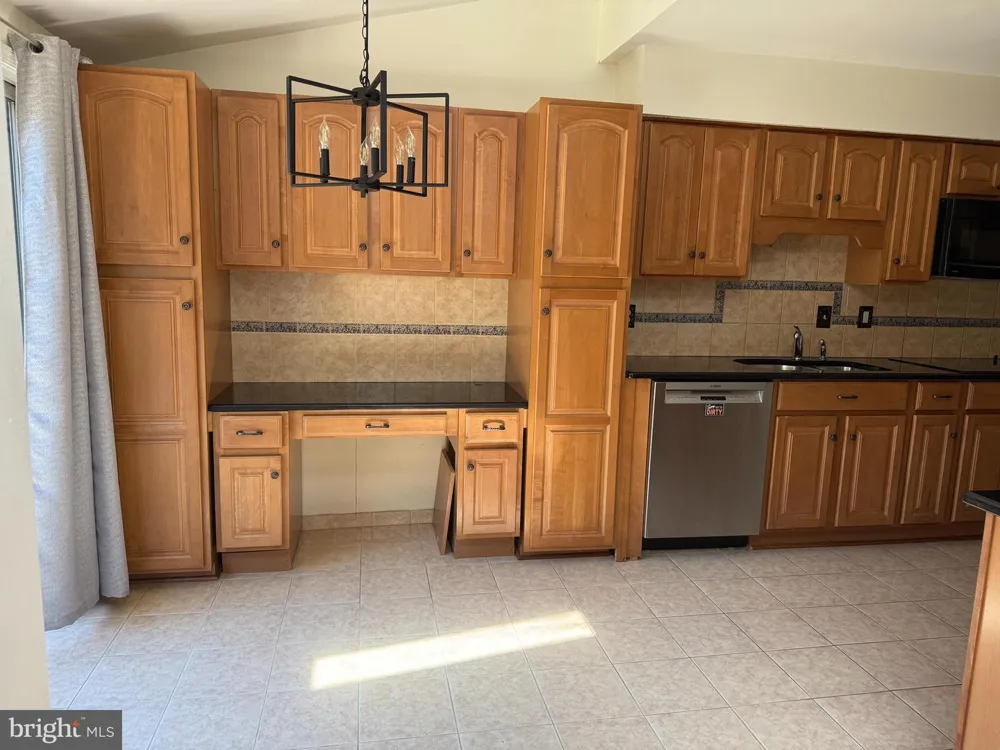 4637 LUXBERRY DRIVE Fairfax, VA 22032