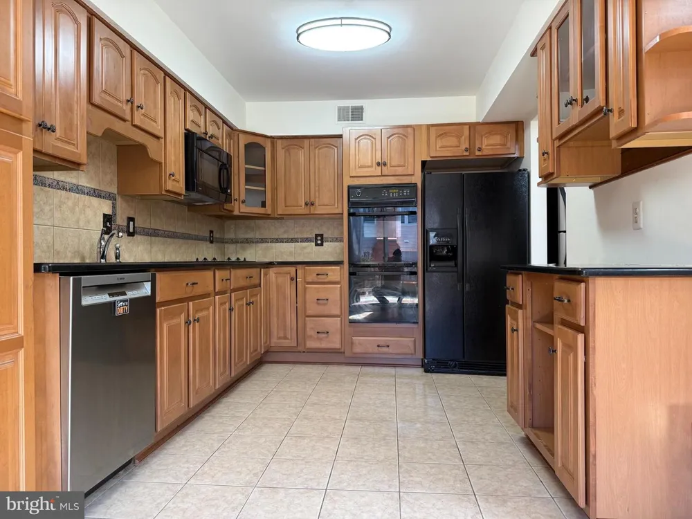 4637 LUXBERRY DRIVE Fairfax, VA 22032