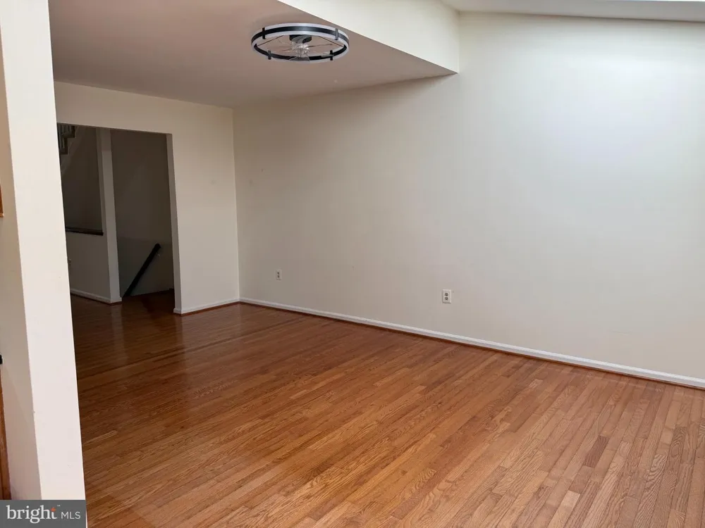 4637 LUXBERRY DRIVE Fairfax, VA 22032
