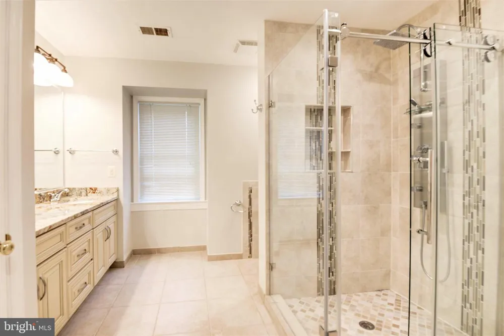 10322 DUNN MEADOW ROAD Vienna, VA 22182