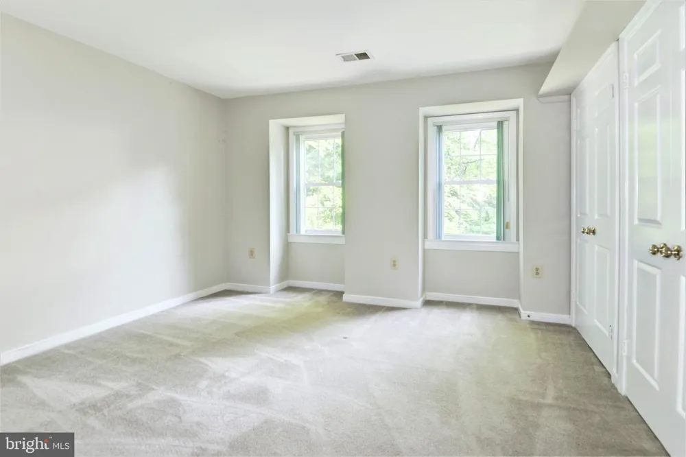 10322 DUNN MEADOW ROAD Vienna, VA 22182