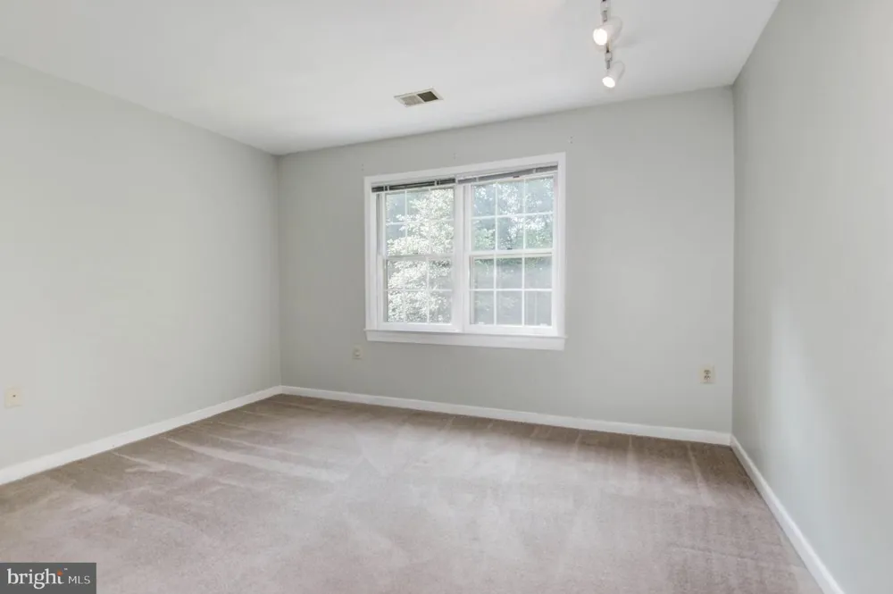 10322 DUNN MEADOW ROAD Vienna, VA 22182