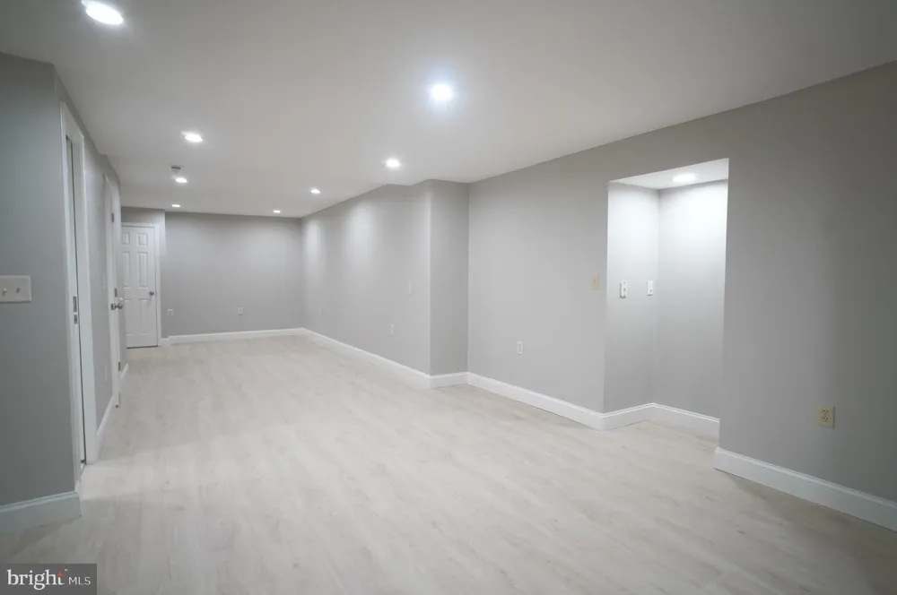 10322 DUNN MEADOW ROAD Vienna, VA 22182