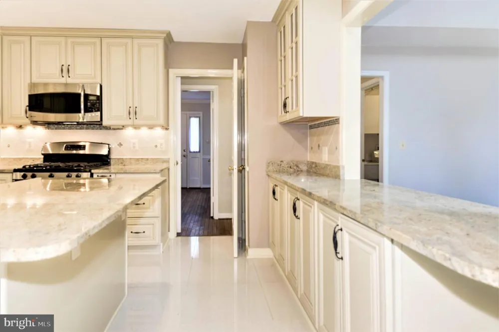 10322 DUNN MEADOW ROAD Vienna, VA 22182
