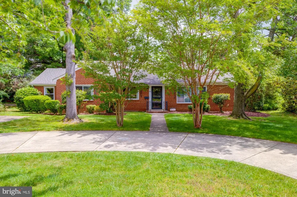 1947 ARLINGTON RIDGE ROAD Arlington, VA 22202
