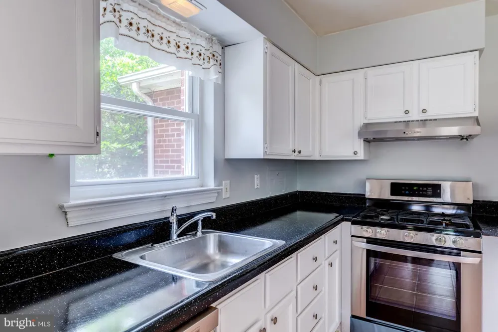 1947 ARLINGTON RIDGE ROAD Arlington, VA 22202