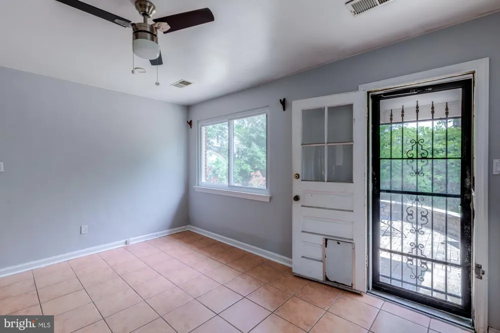 1947 ARLINGTON RIDGE ROAD Arlington, VA 22202
