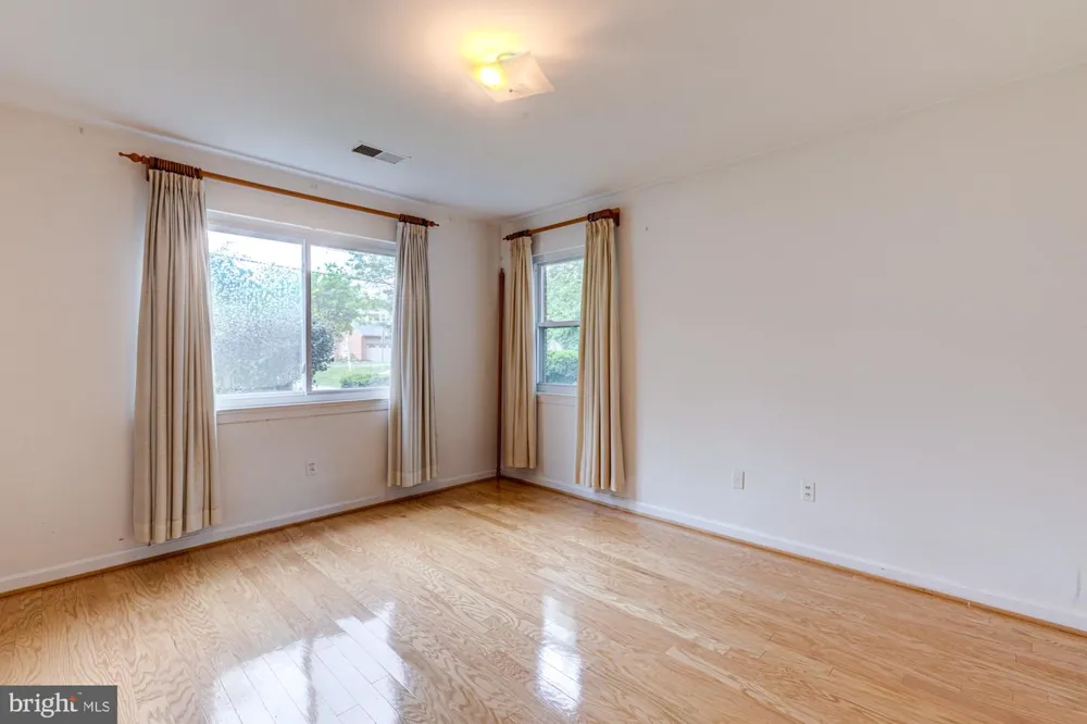 1947 ARLINGTON RIDGE ROAD Arlington, VA 22202