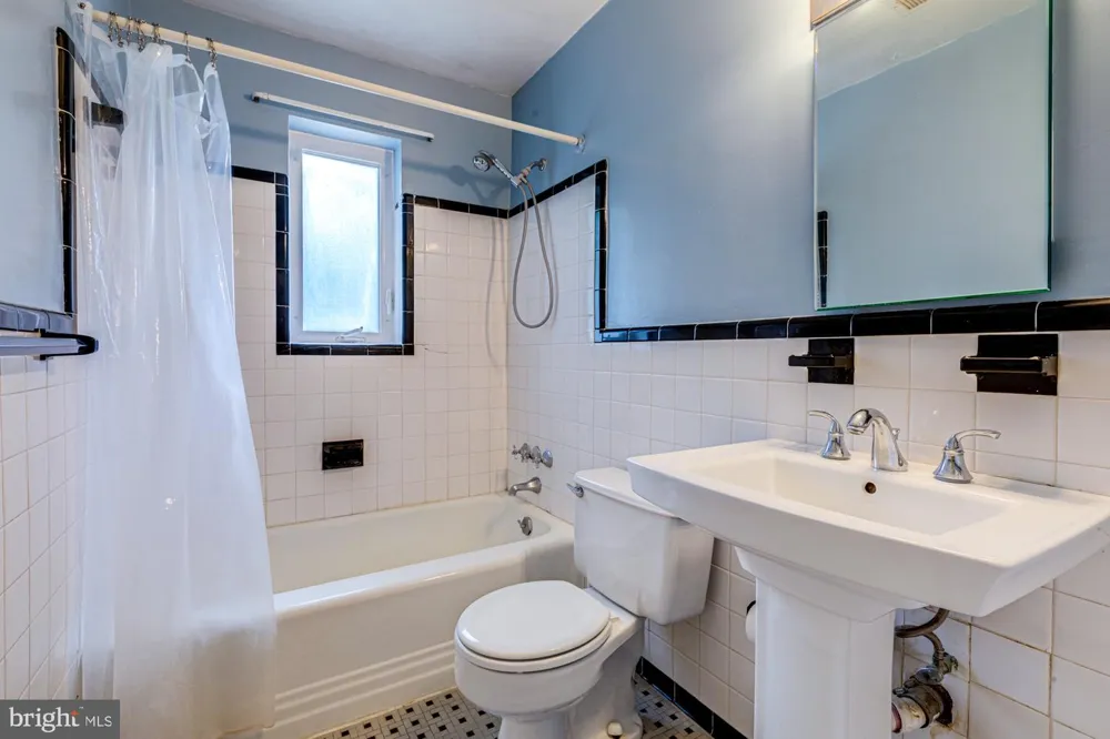 1947 ARLINGTON RIDGE ROAD Arlington, VA 22202
