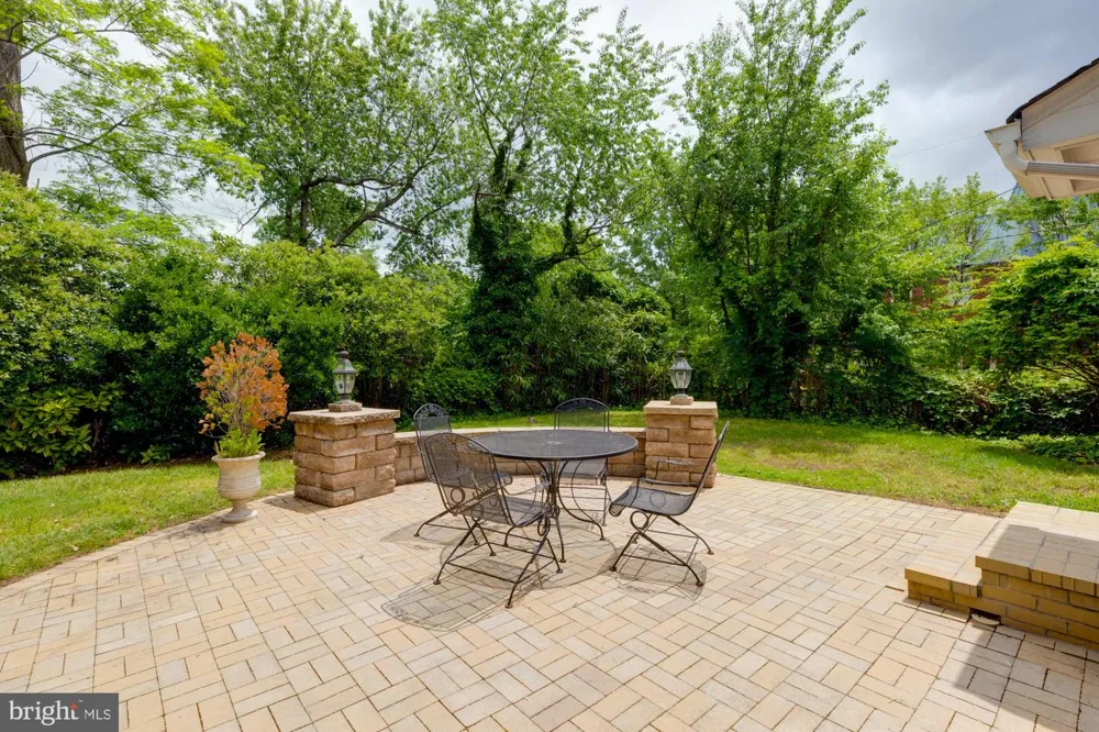 1947 ARLINGTON RIDGE ROAD Arlington, VA 22202
