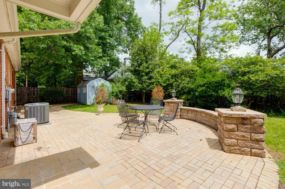 1947 ARLINGTON RIDGE ROAD Arlington, VA 22202