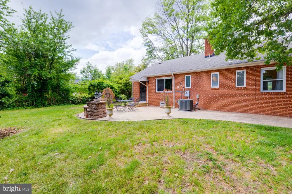1947 ARLINGTON RIDGE ROAD Arlington, VA 22202